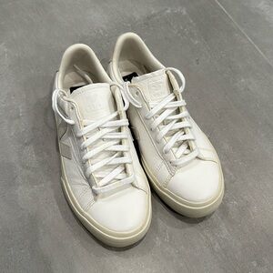 Women’s VEJA Sneakers Size 39